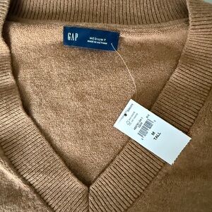 GAP Women’s V-Neck Sweater in Tan
